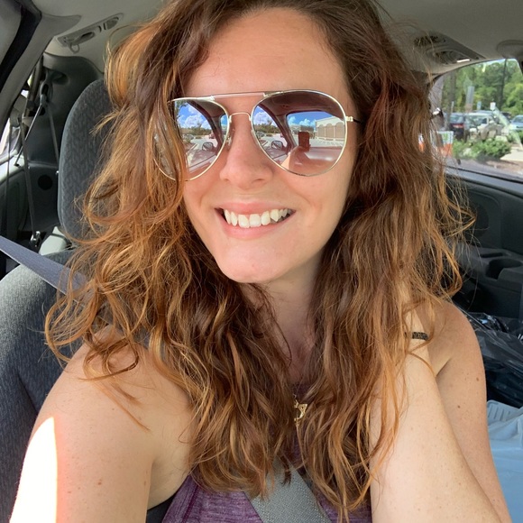 Meet your Posher, Jessica - Picture 2 of 6